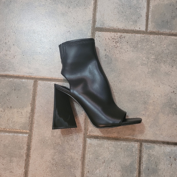 🤑SOLD🤑Steve Madden Safia Cutout Black Bootie - Picture 10 of 16